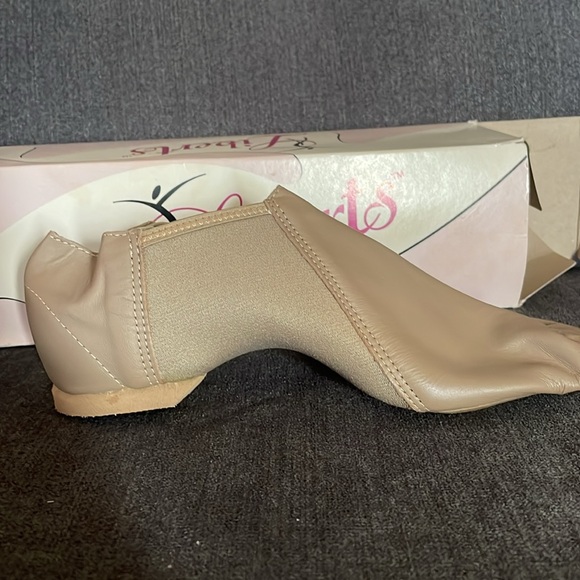 Dance shoes with flexible parts - Picture 3 of 3